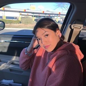 Meet your Posher, Destinee